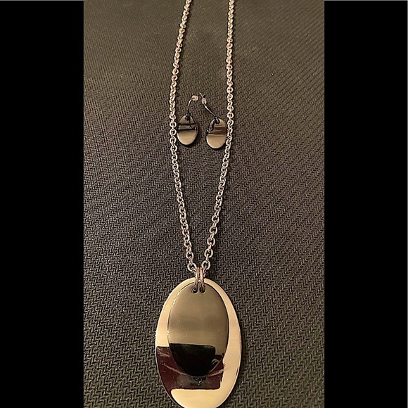 Liz Claiborne NWT Pendant Necklace in Silver and Hematite Black w/Earrings Set. - Picture 1 of 4